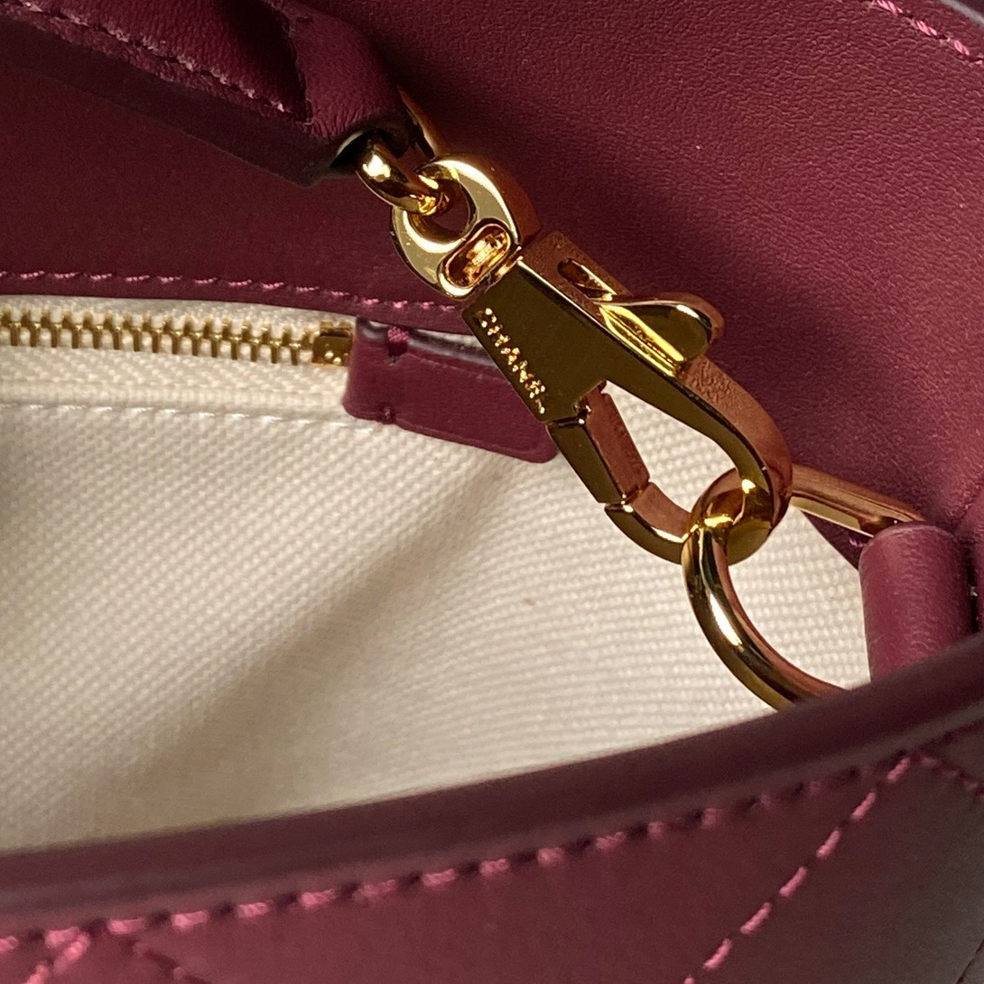 Chanel 26S Lambskin Bucket Handbag AS6268 - Image 9