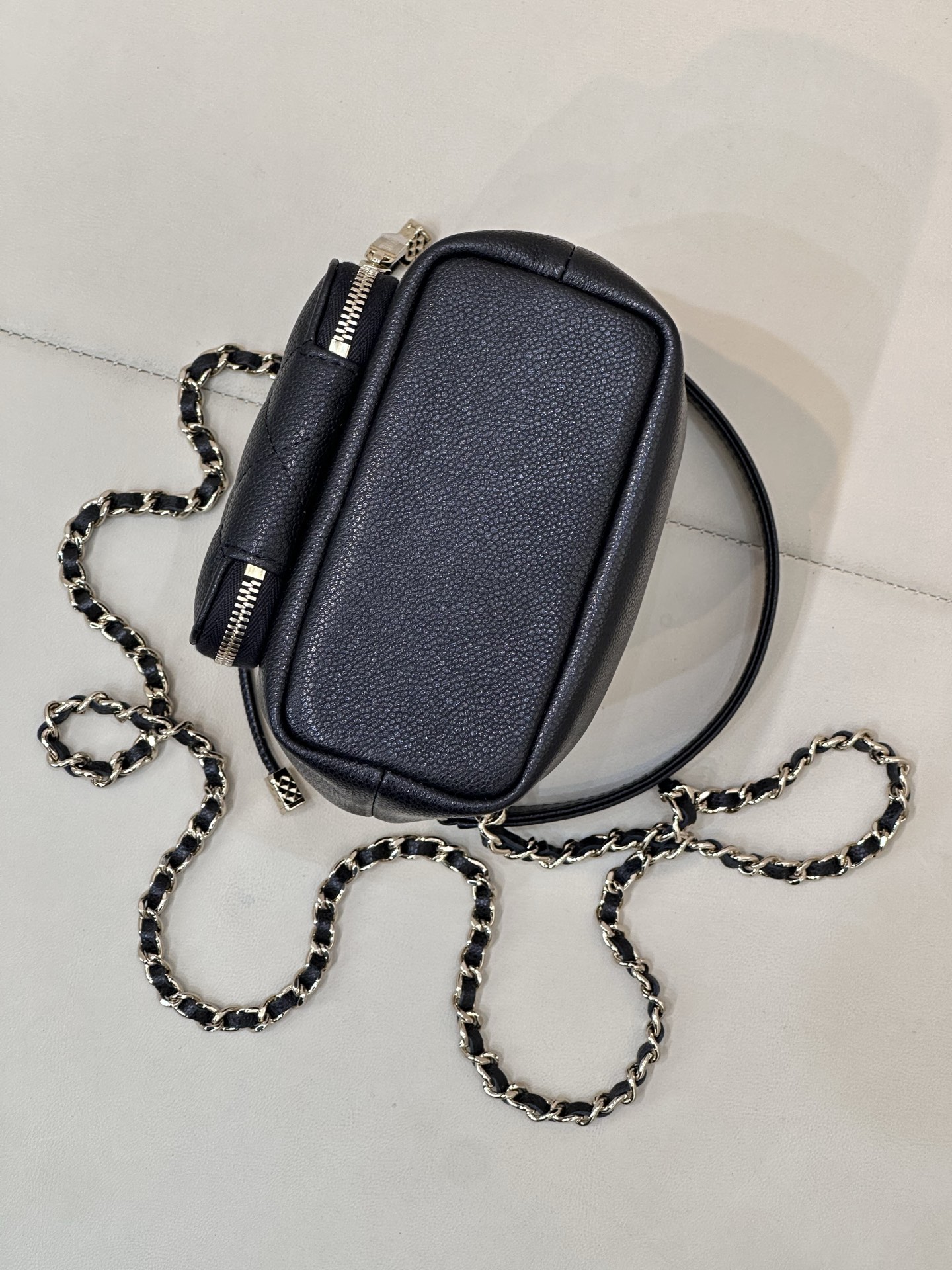 Chanel 25B Mini Chain Drawstring Bucket Bag - Image 9