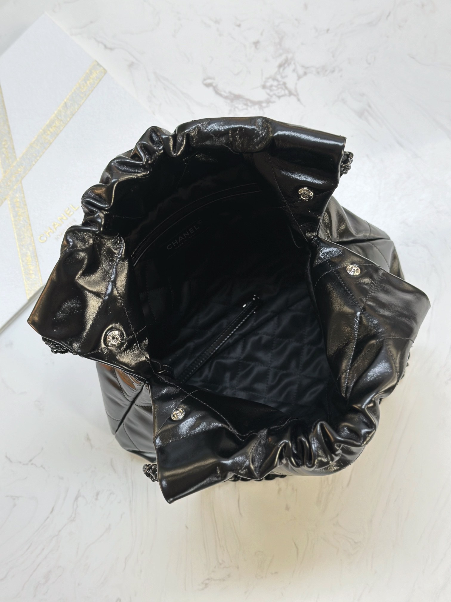 Chanel 22 Shopping Bag - Image 9