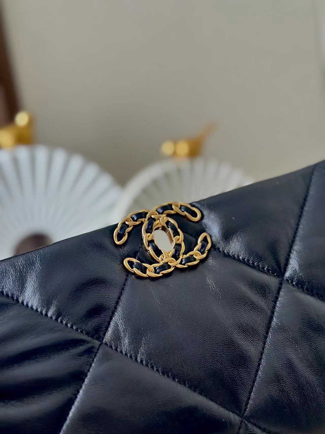 Chanel 19 Lambskin Flap Handbag - Image 9