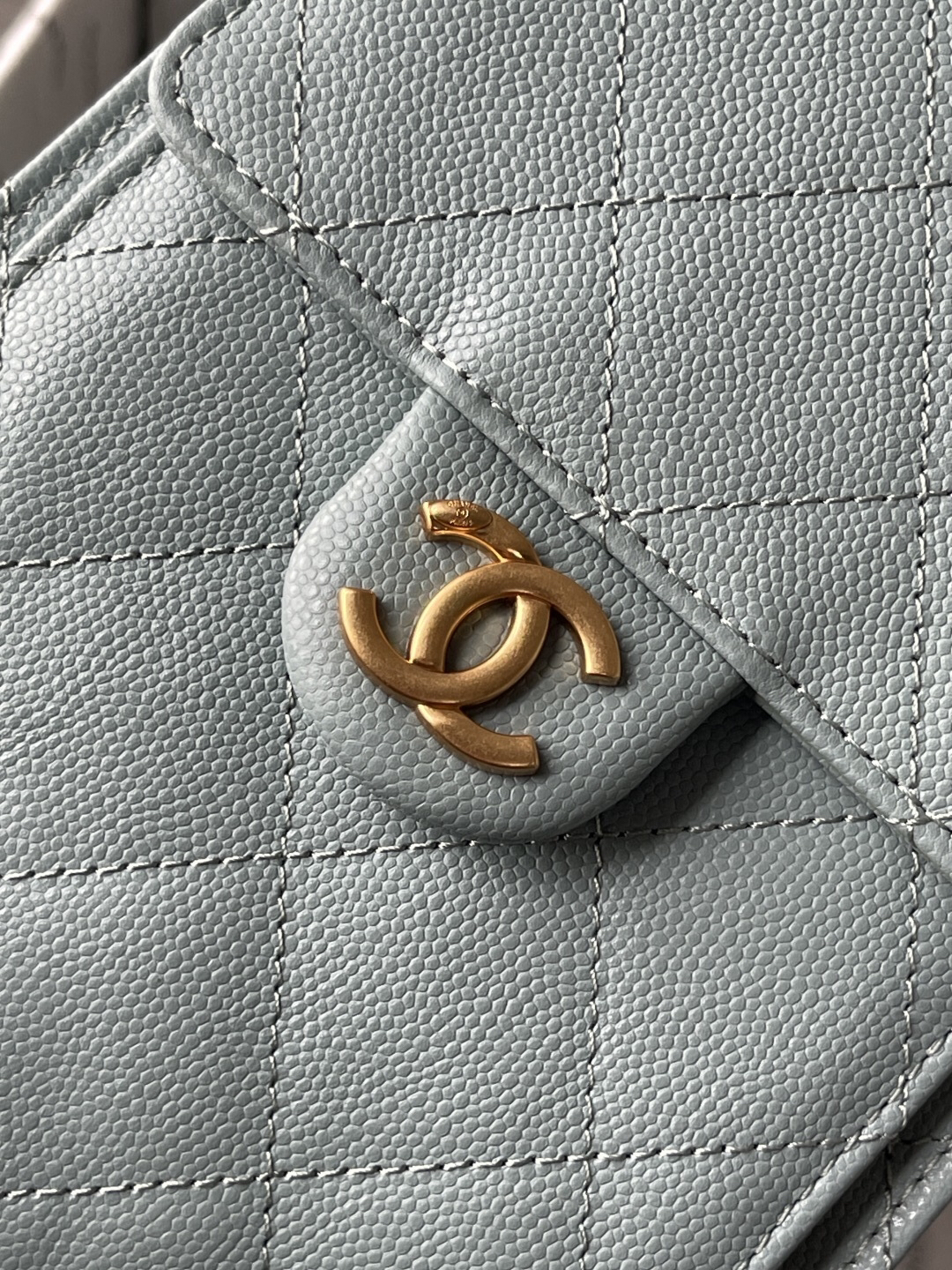 Chanel 25C Small Caviar Leather Hobo Shoulder Bag - Image 9