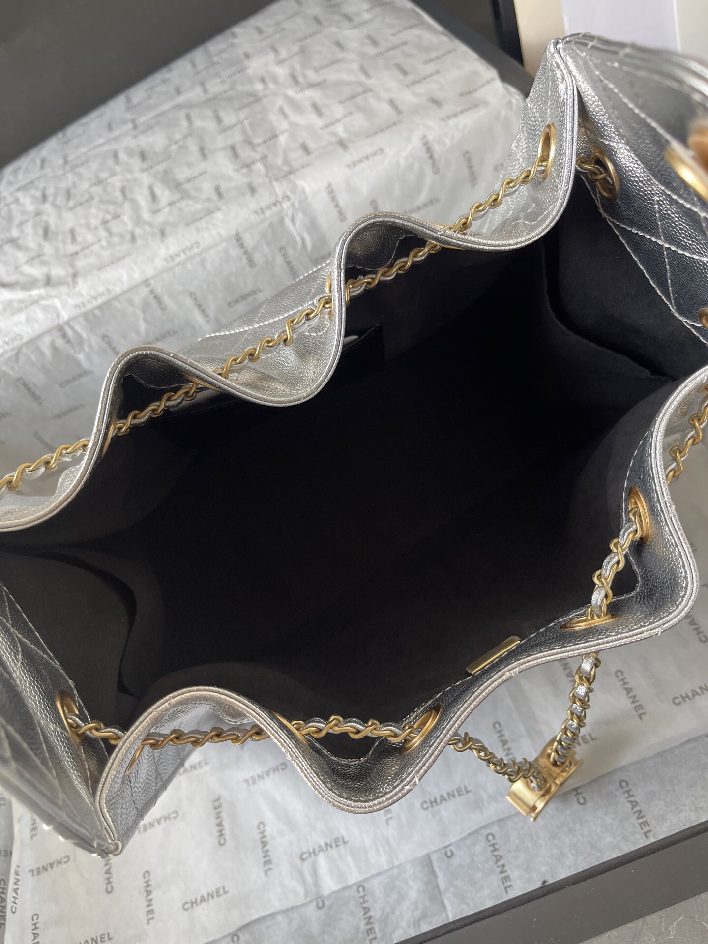 Chanel 25C Quilted Hobo Shoulder Bag - Image 9
