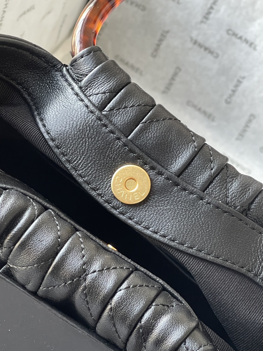 CHANEL 26C AS6022 Calfskin Bucket Bag - Image 9