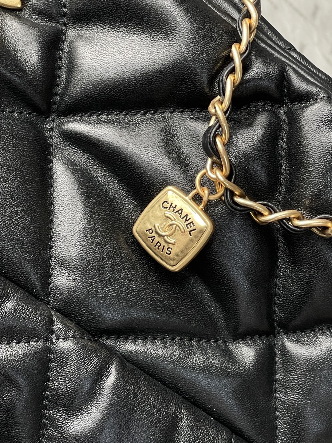 Chanel AS5740 Lambskin Underarm Shoulder Bag - Image 9