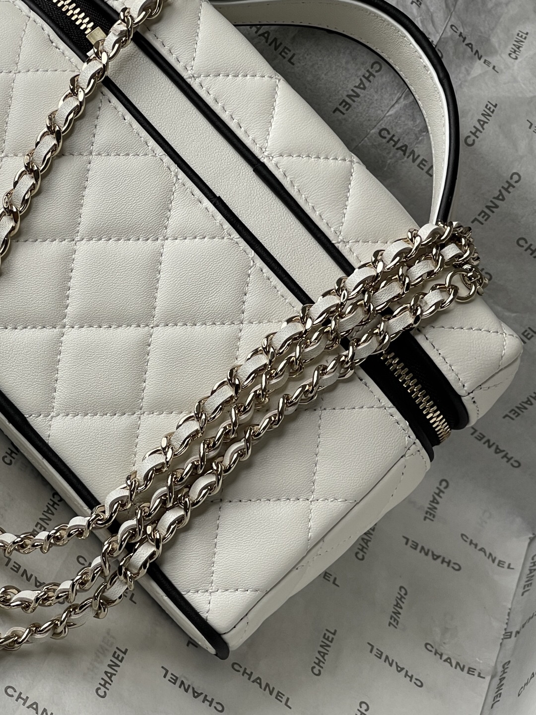 Chanel Panda Motif Small Box Bag - Image 9