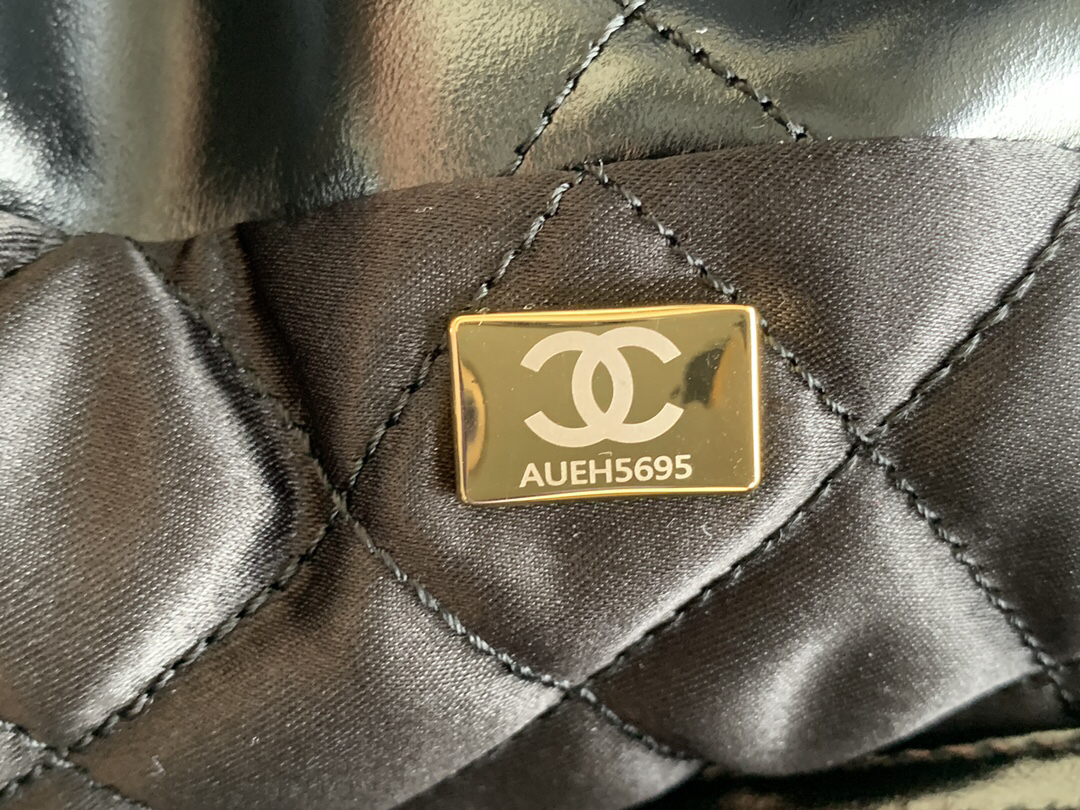 Chanel AS3261 Oil-Waxed Calfskin Shoulder Bag - Image 9