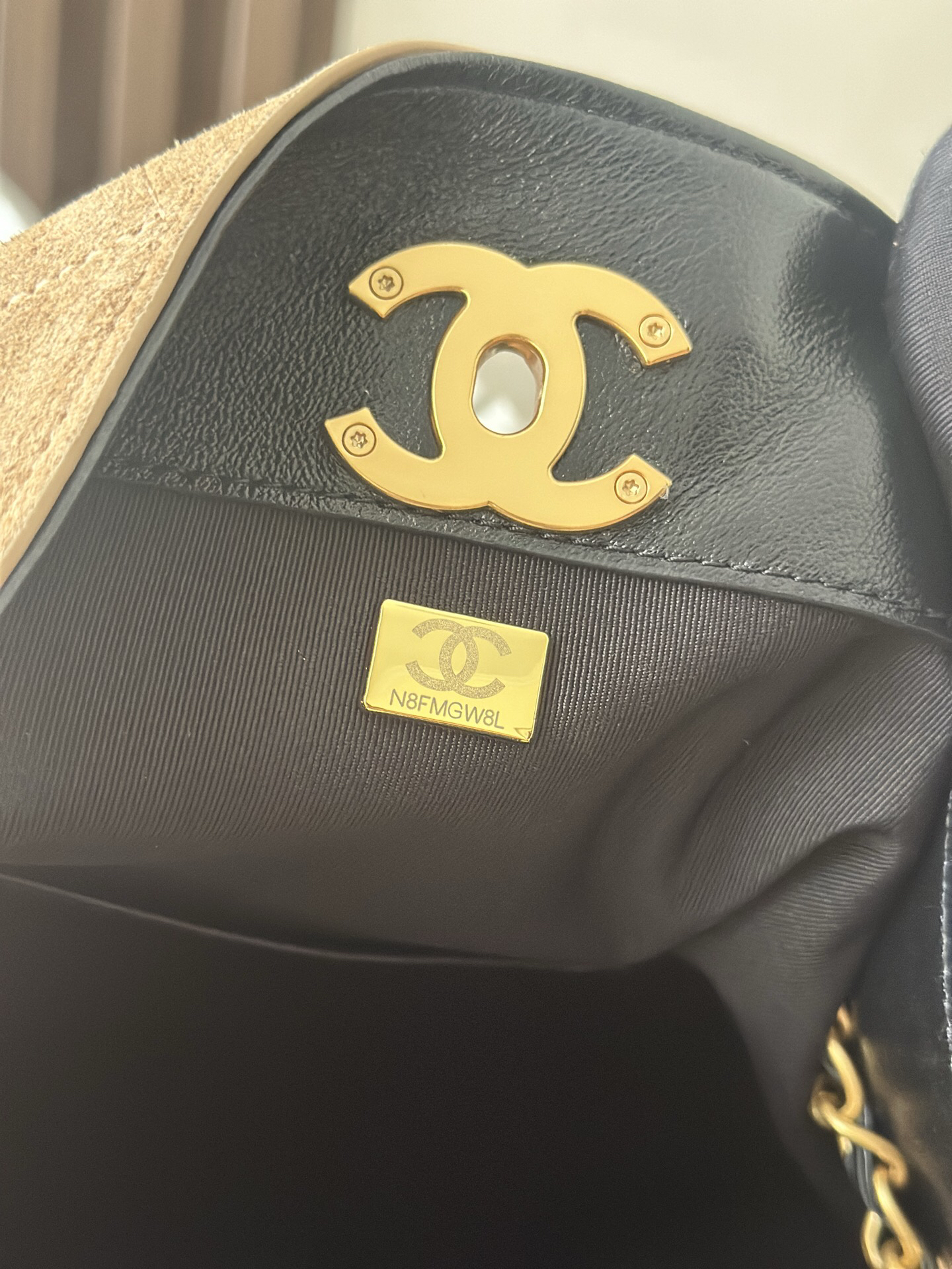 Chanel 25A Handcrafted Suede Handbag - Image 9