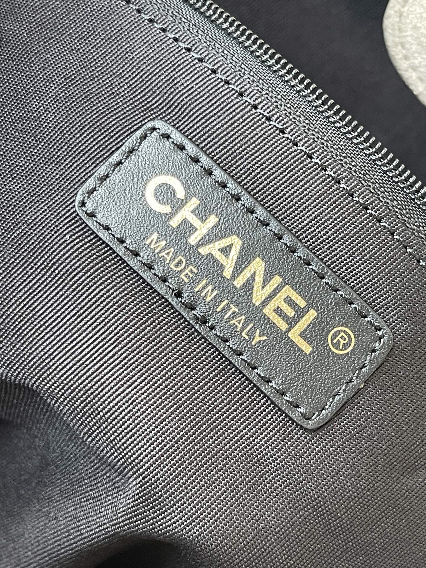 Chanel-Inspired Crocodile Leather Handbag - Image 9