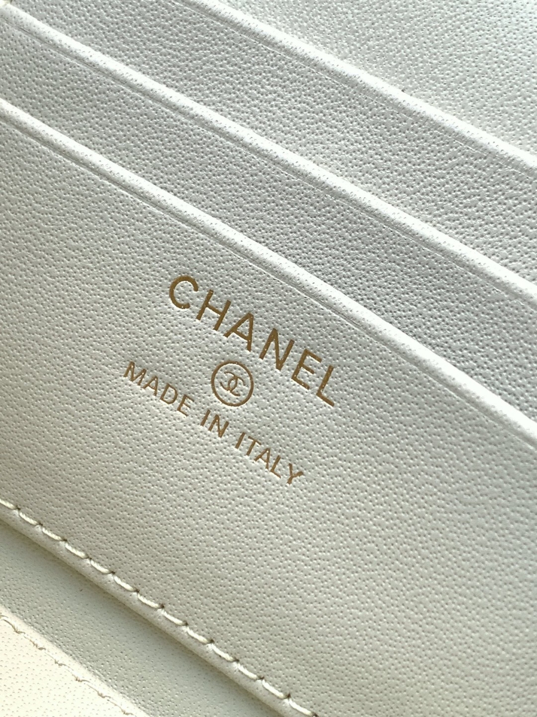 Chanel 26C Chain Crossbody Box Bag AP5039 - Image 9