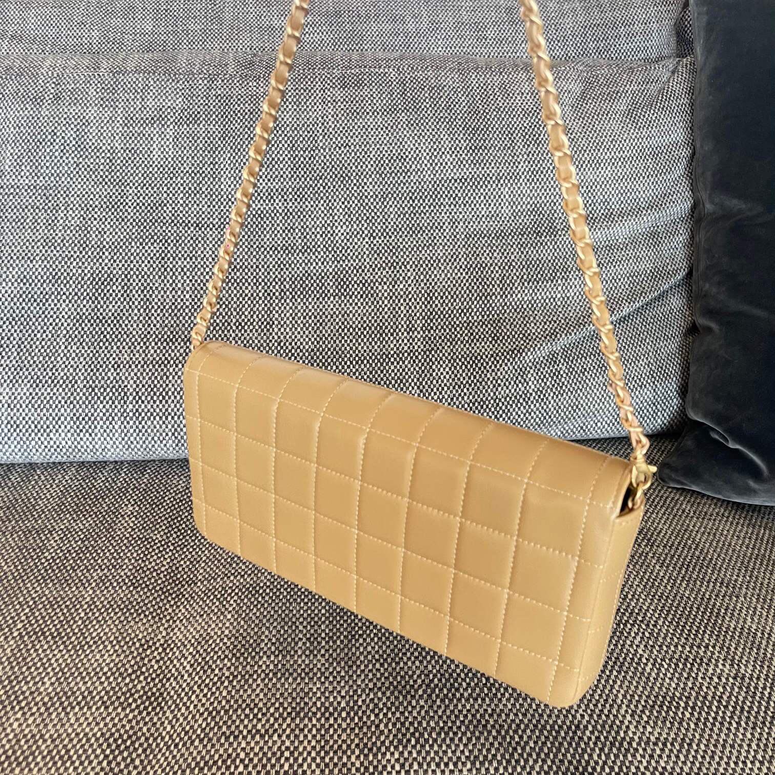 Chanel Vintage Lambskin Ice Cube Crossbody Bag - Image 9