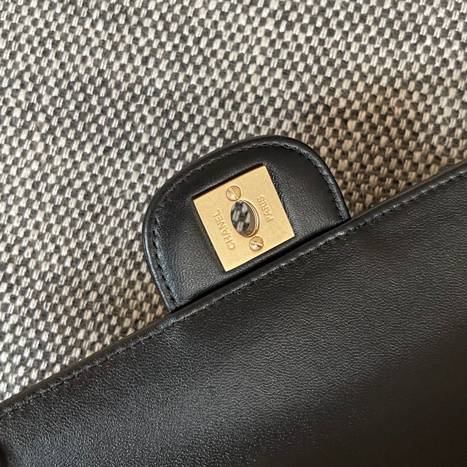 CHANEL Vintage Quilted Lambskin Crossbody Bag - Image 9
