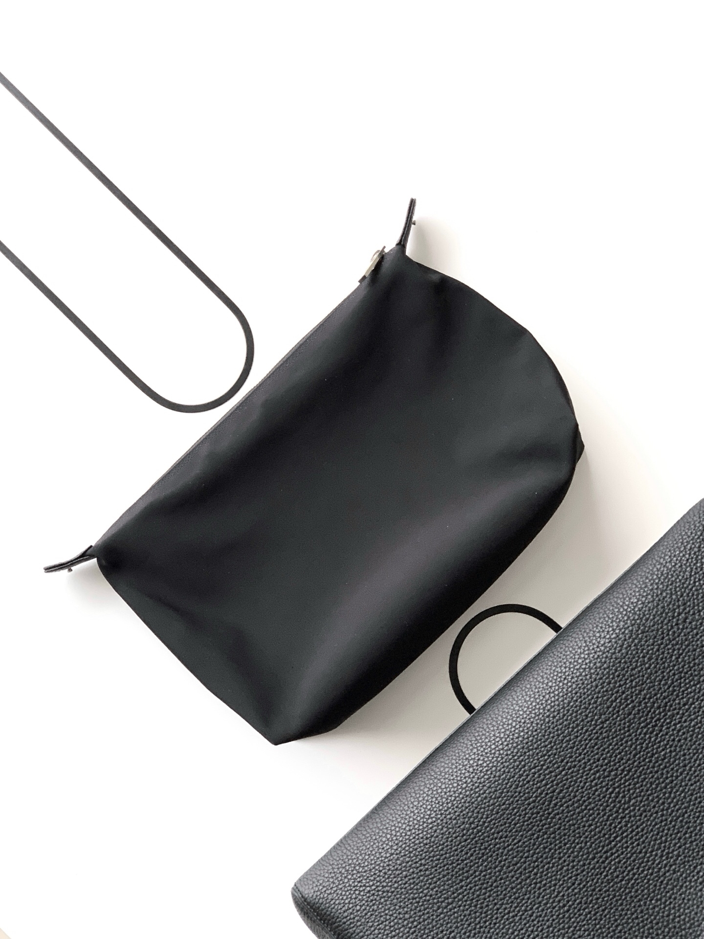 Chanel Cerf Medium Black and Silver Textured Calfskin Tote Bag - Image 9