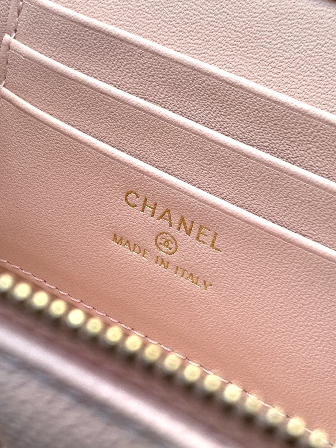 Chanel 26C Leather Chain Crossbody Box Bag - Image 9