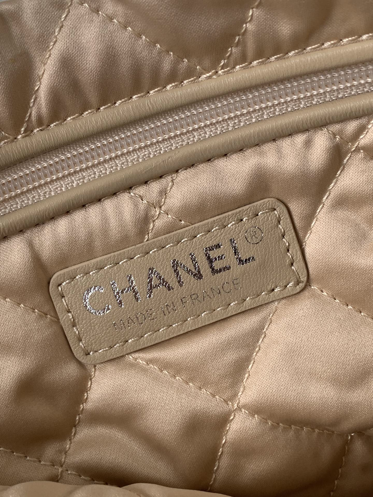 Chanel AS3260 2022 Oil-Waxed Calfskin Shoulder Bag - Image 9