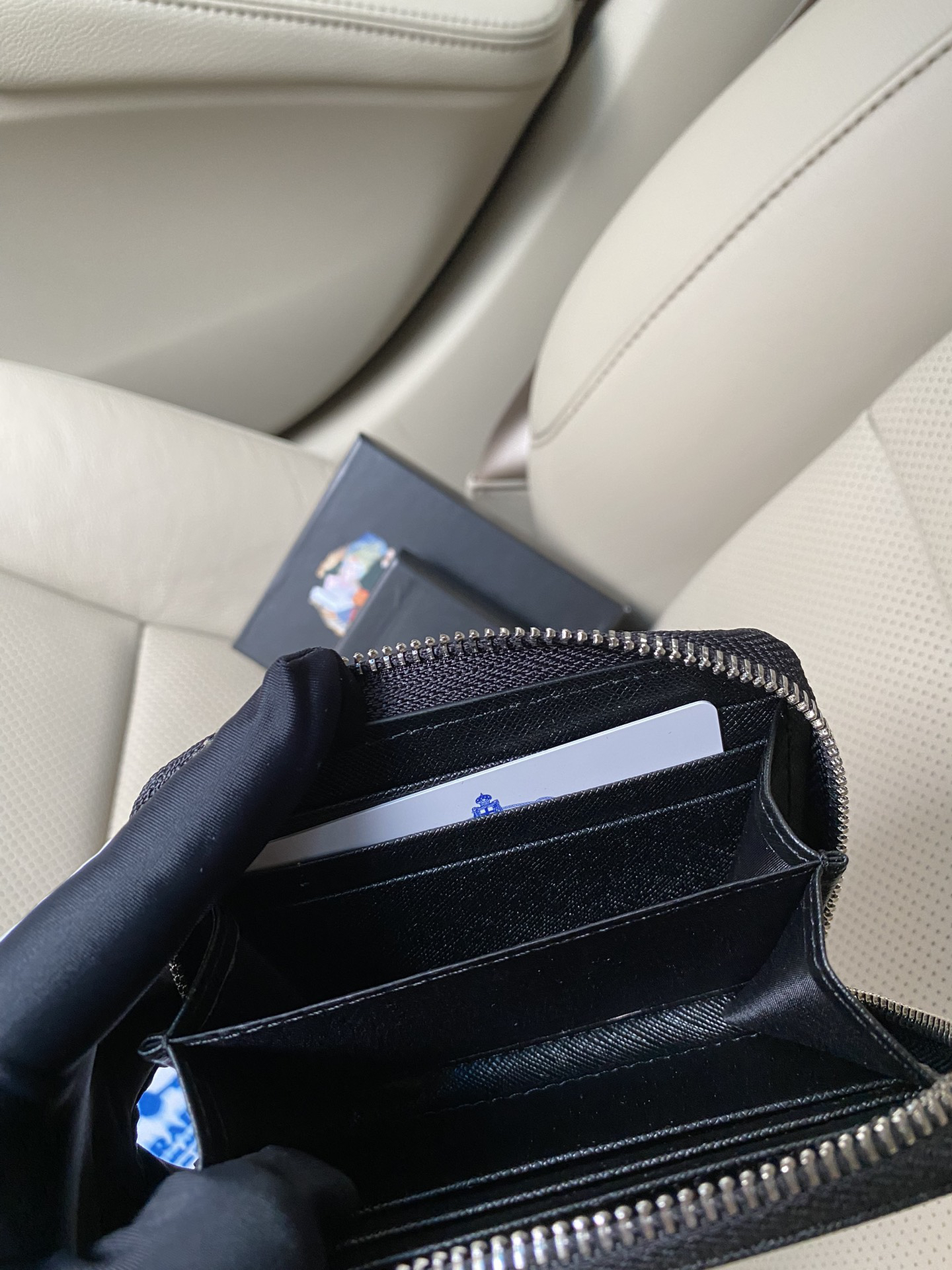 Prada Leather Card Holder, Model 2MC553 - Image 9
