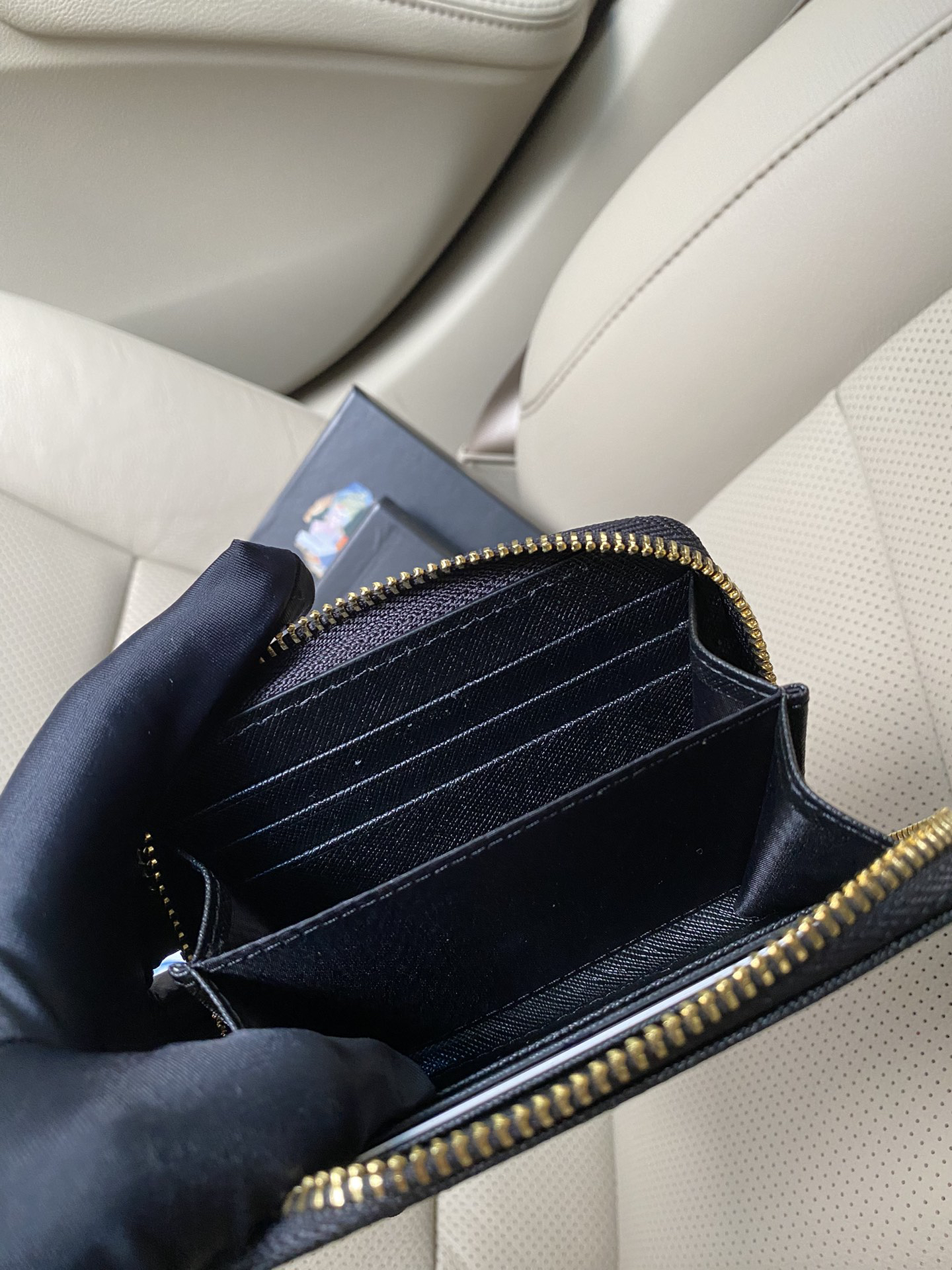 Prada 2MC553 Cross-Grain Leather Card Holder - Image 9
