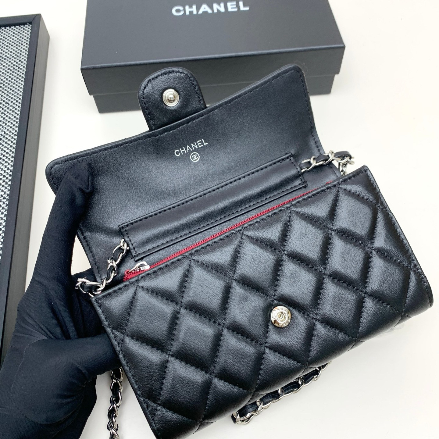 Chanel Chain-Detail Shoulder Crossbody Bag - Image 9