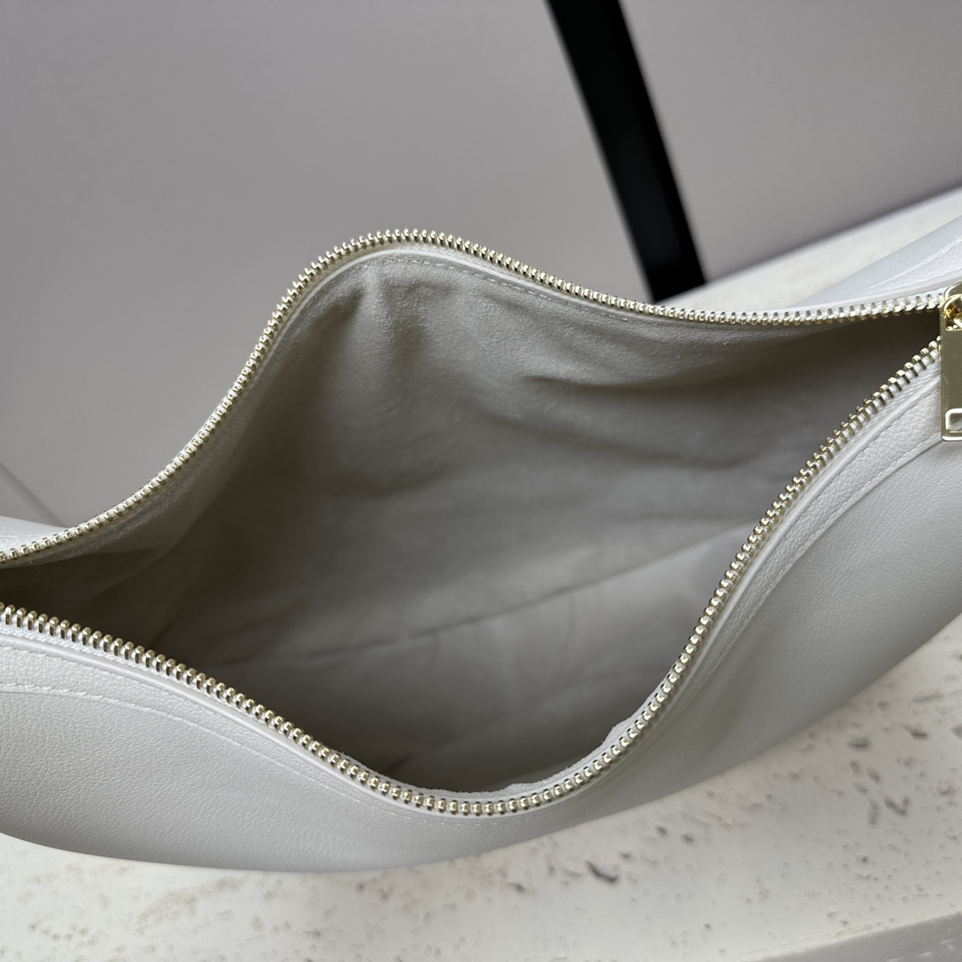 Chloé Heloise Logo-Print Calfskin Handbag - Image 9