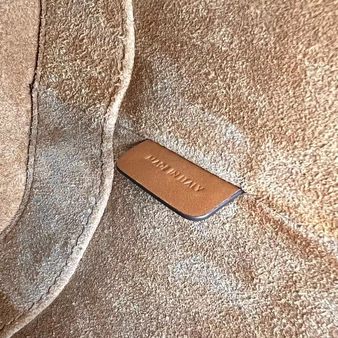 CELINE 2022 Spring/Summer CUIR Leather Bucket Bag - Image 9