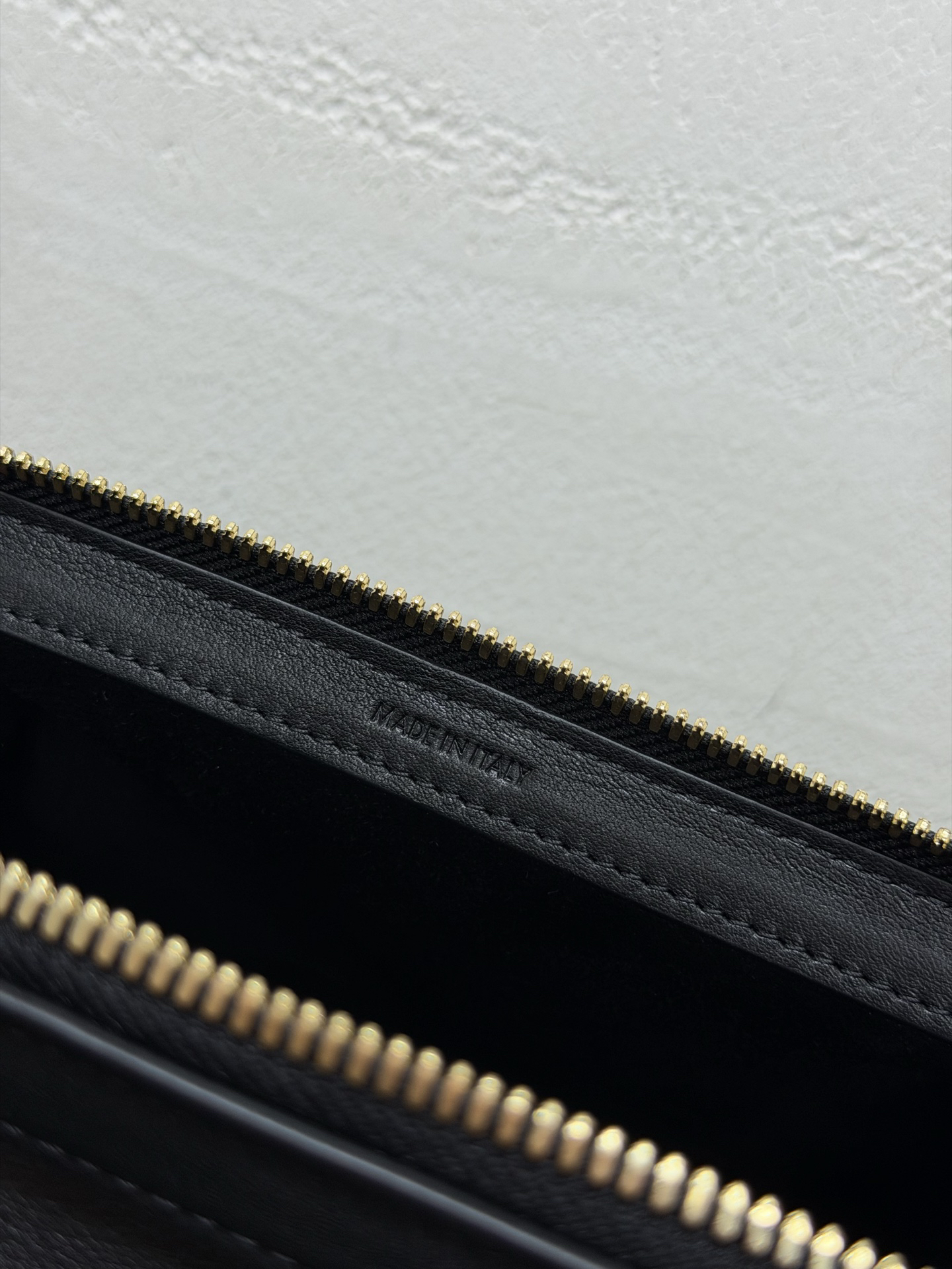DOCTOR Small Leather Handbag - Image 9