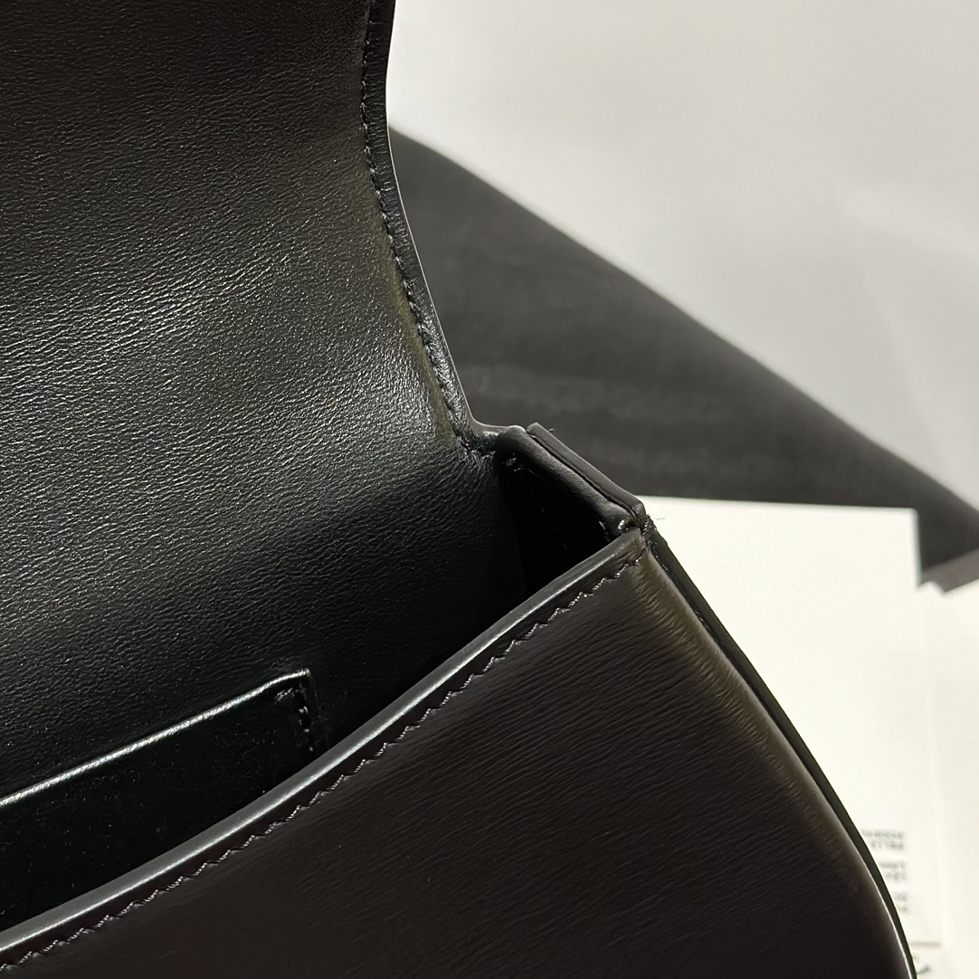 Celine Teen Lola Triomphe Leather Shoulder Bag - Image 9