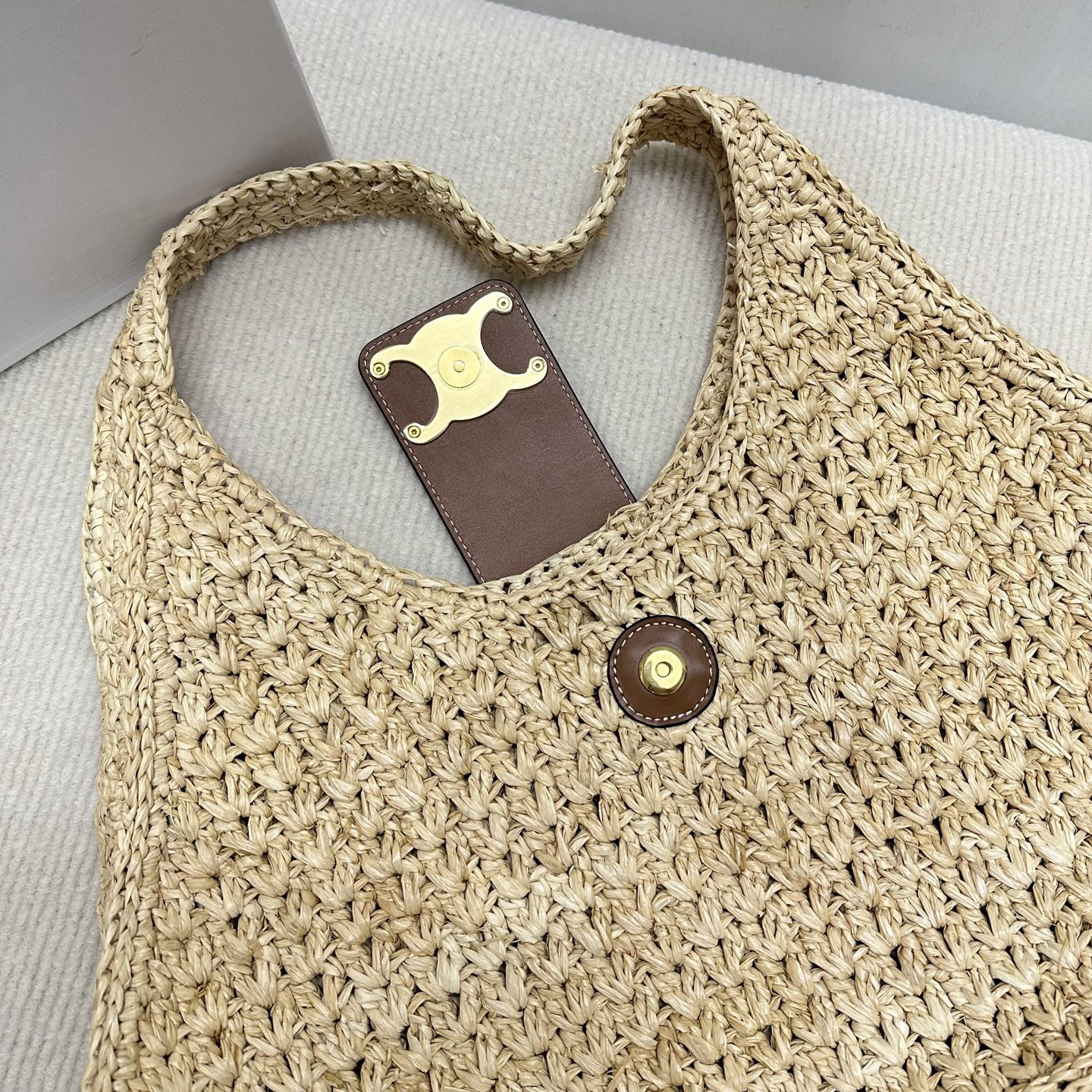 Cabas Triangle Woven Straw Shoulder Bag - Image 9