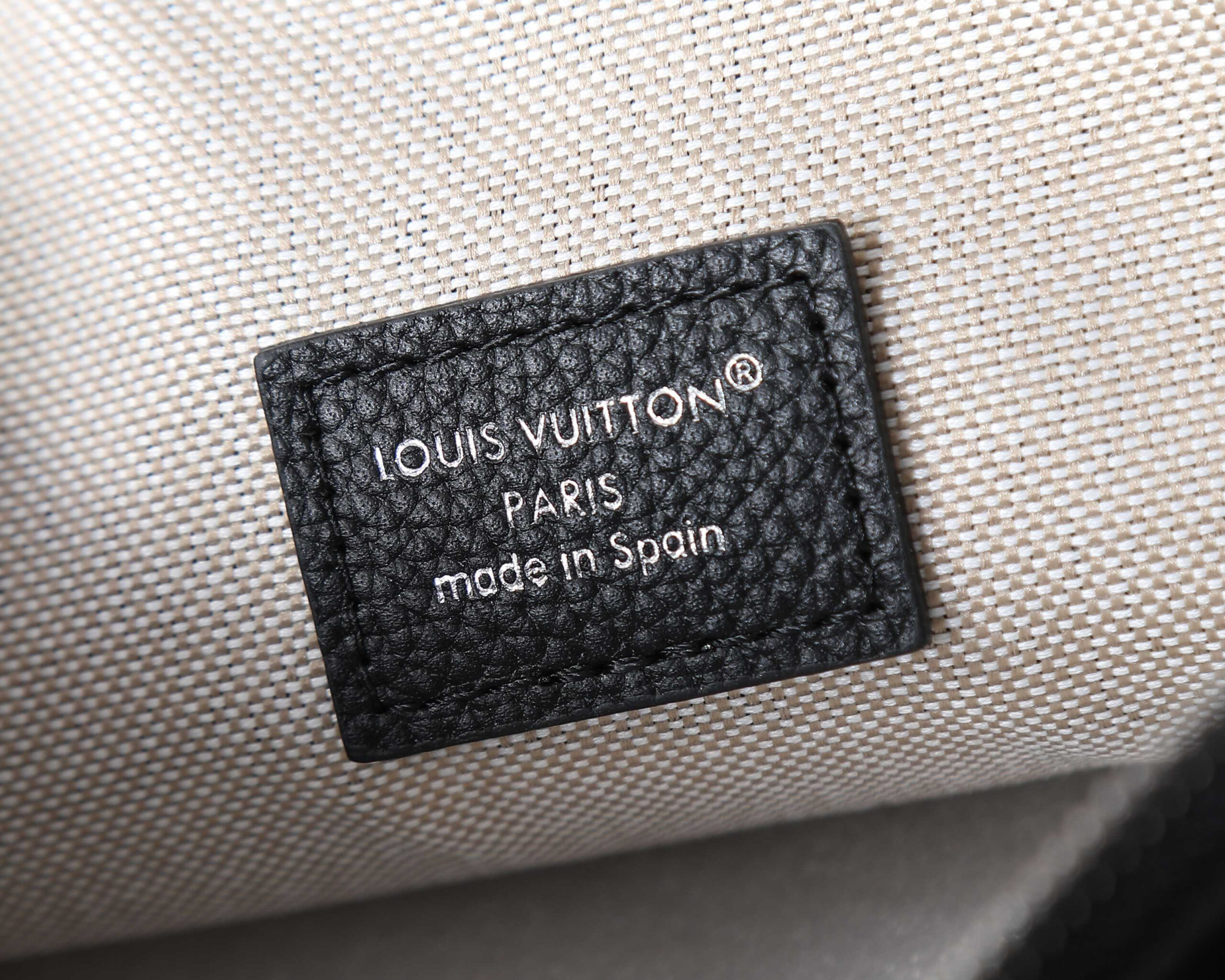 Verso Hobo Handbag in LV Touch Calfskin - Image 9