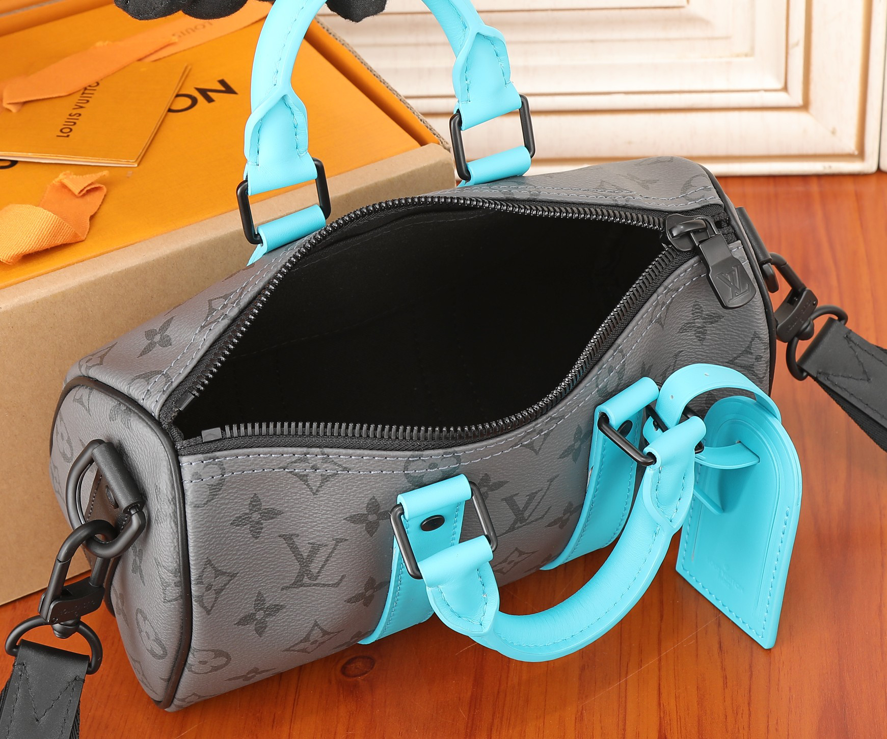 Louis Vuitton Keepall Bandouliere 25 Monogram Eclipse Reverse Travel Bag - Image 9