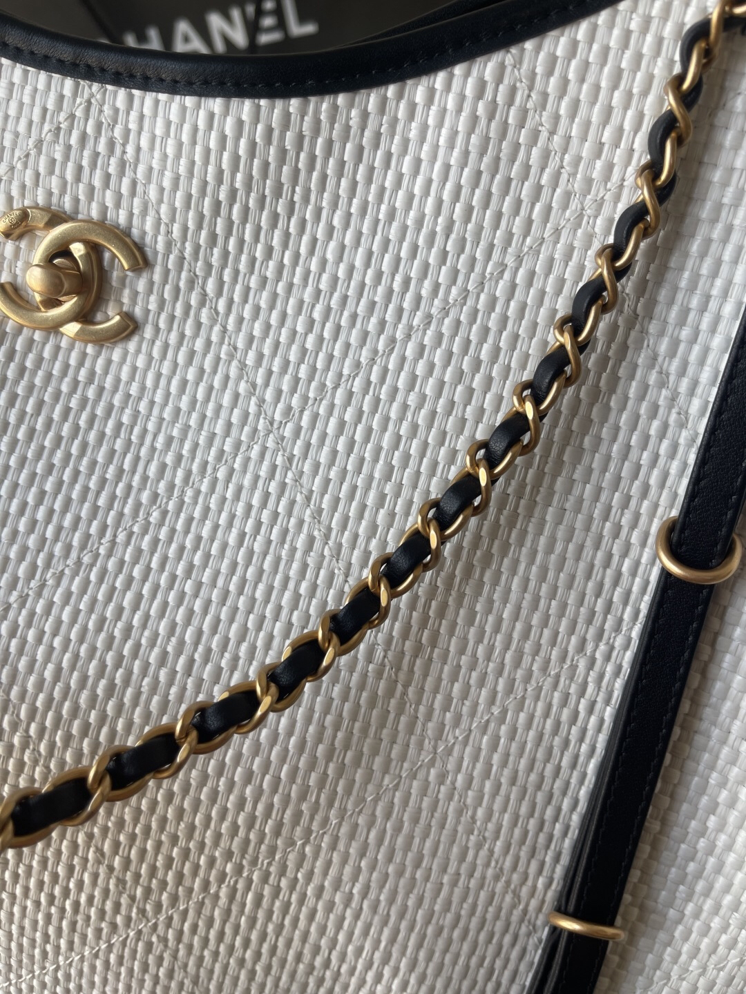 Chanel 25S Maxi Hobo Straw and Leather Tote Bag - Image 10