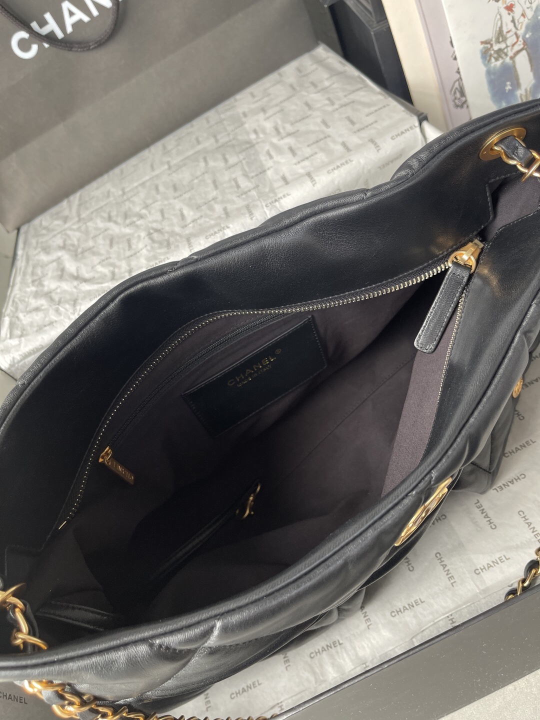 Chanel AS5740 Lambskin Underarm Shoulder Bag - Image 10