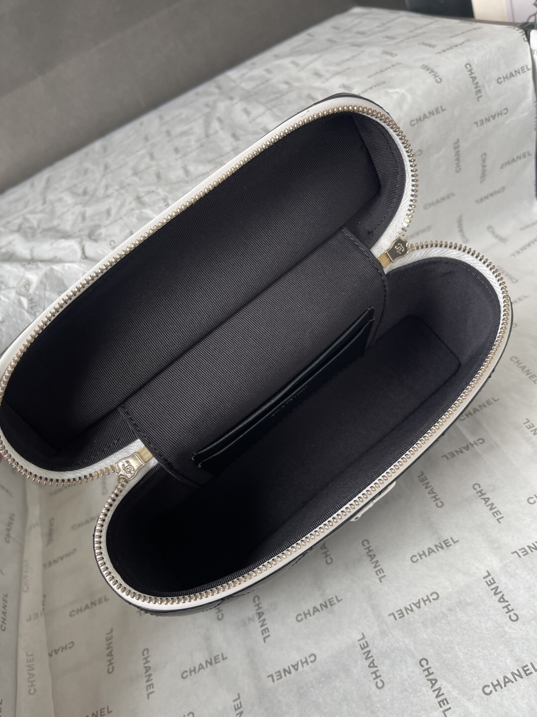 Chanel 26P Panda-Inspired Small Box Bag - Image 10