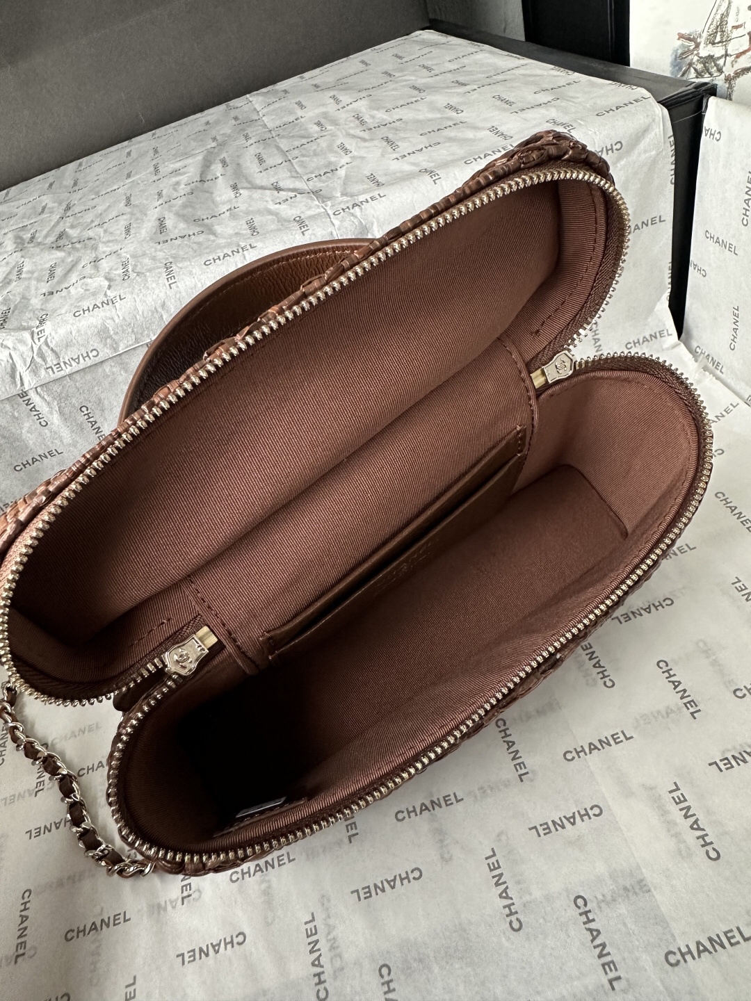 Chanel 26P Woven Small Box Bag - Image 10
