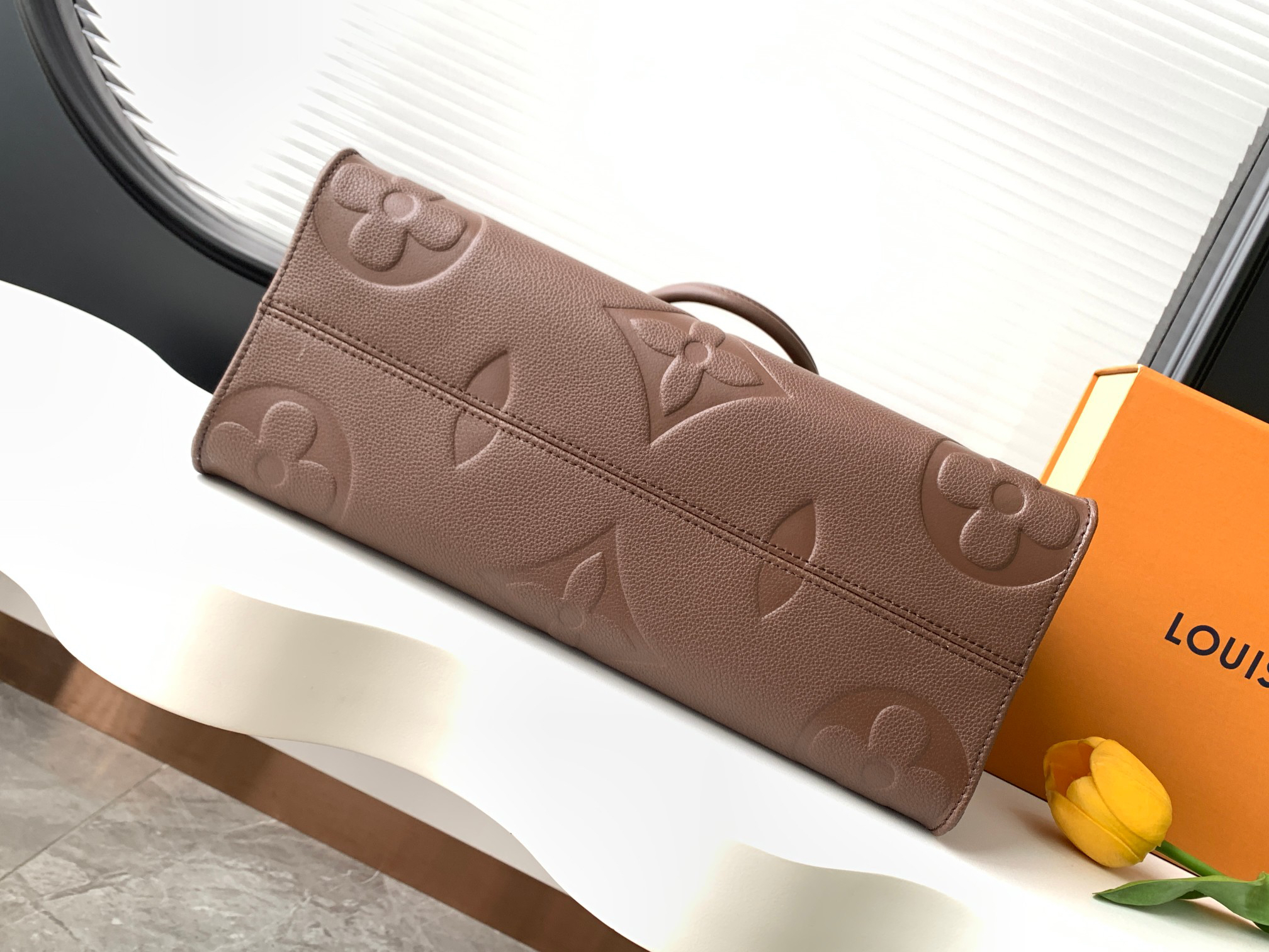 Louis Vuitton Onthego Monogram Tote Bag M44921/M44925 - Image 10