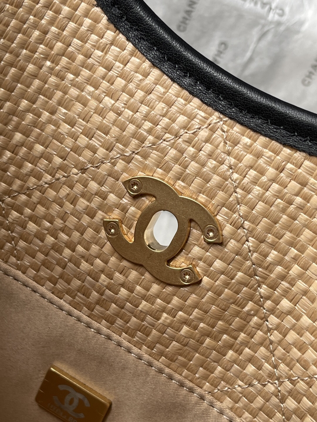 Chanel 25S Maxi Hobo Straw and Leather Tote Bag - Image 10