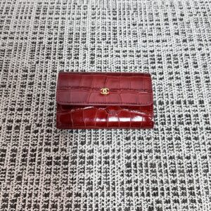 CHANEL Crocodile-Embossed Flap Card Holder