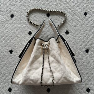 Chanel AS5293 Leather Shoulder Bag