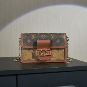 Louis Vuitton Dauphine Chain Bag M68746