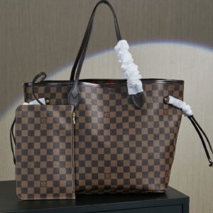 Louis Vuitton Neverfull MM Tote Bag in Damier Ebene
