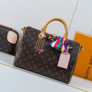 Louis Vuitton Soft Bandoulière 30 Monogram Shoulder Bag M26498