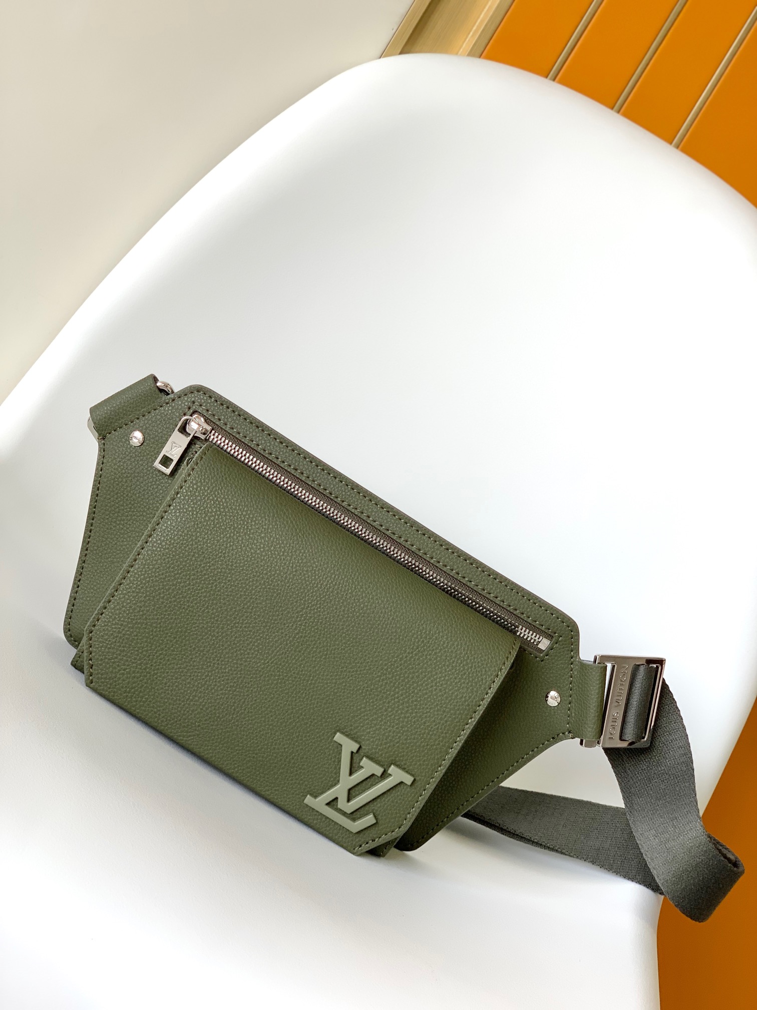 Louis Vuitton Aerogram M21364 Leather Shoulder Bag