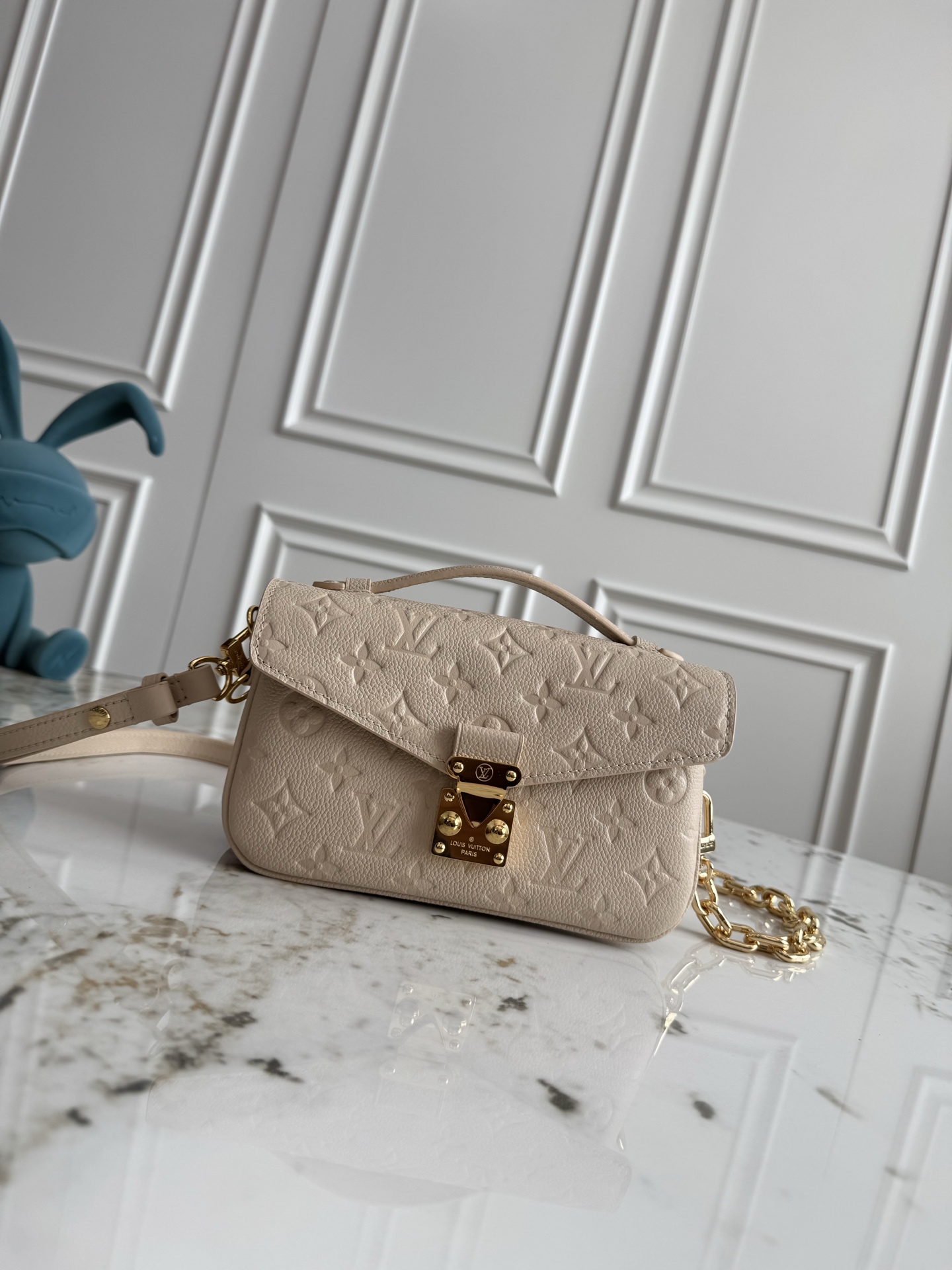 Pochette Metis East West Shoulder Bag
