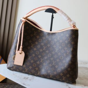 Louis Vuitton Artsy Handbag M25877