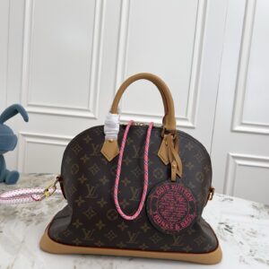 Alma Soft Medium Handbag