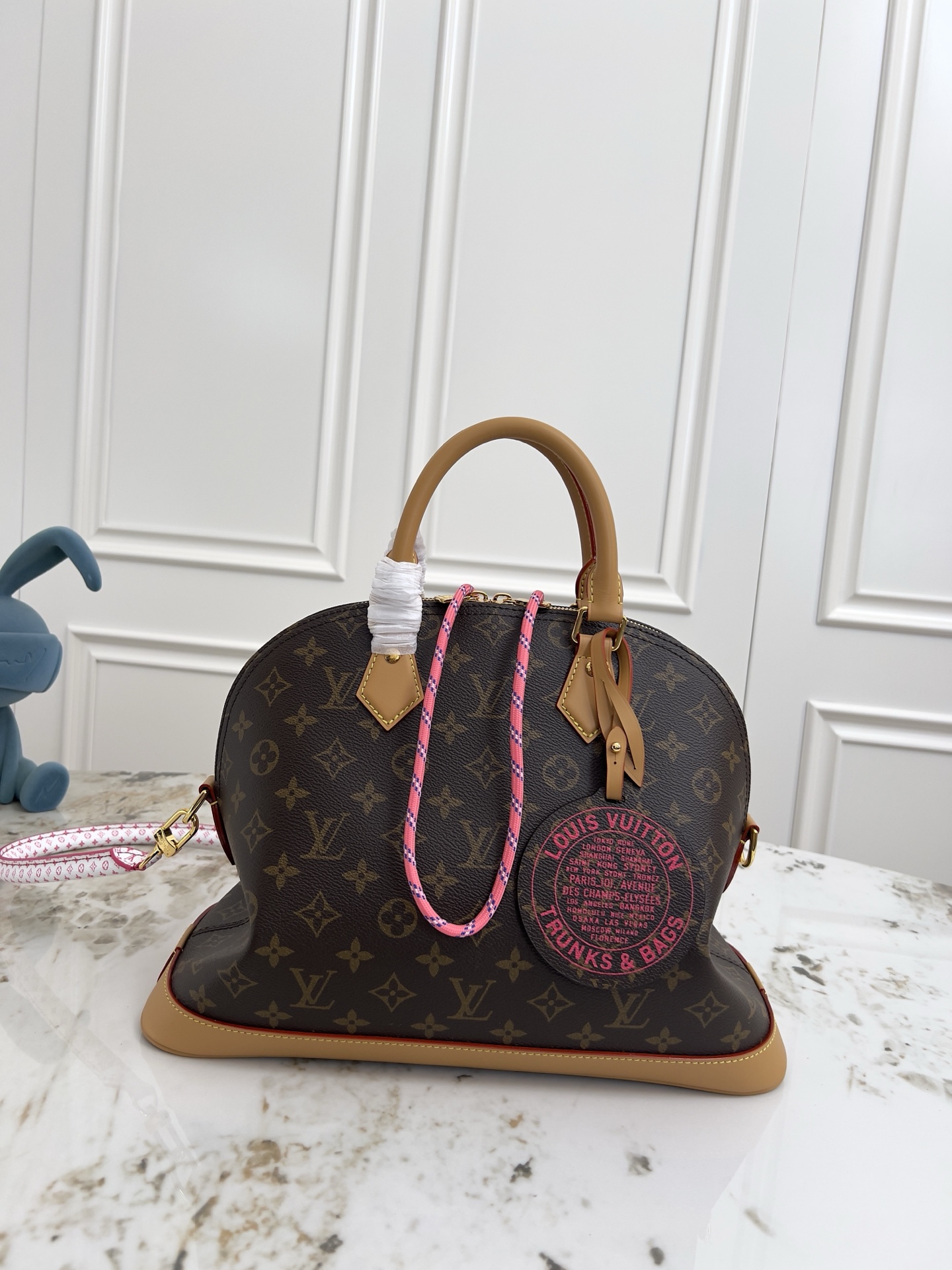Alma Soft Medium Handbag