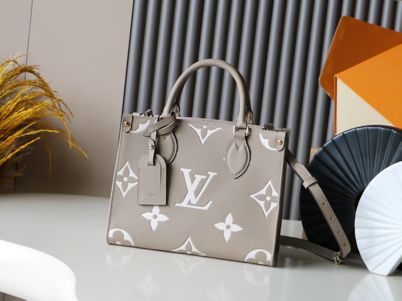 OnTheGo Tote Bag in Leather