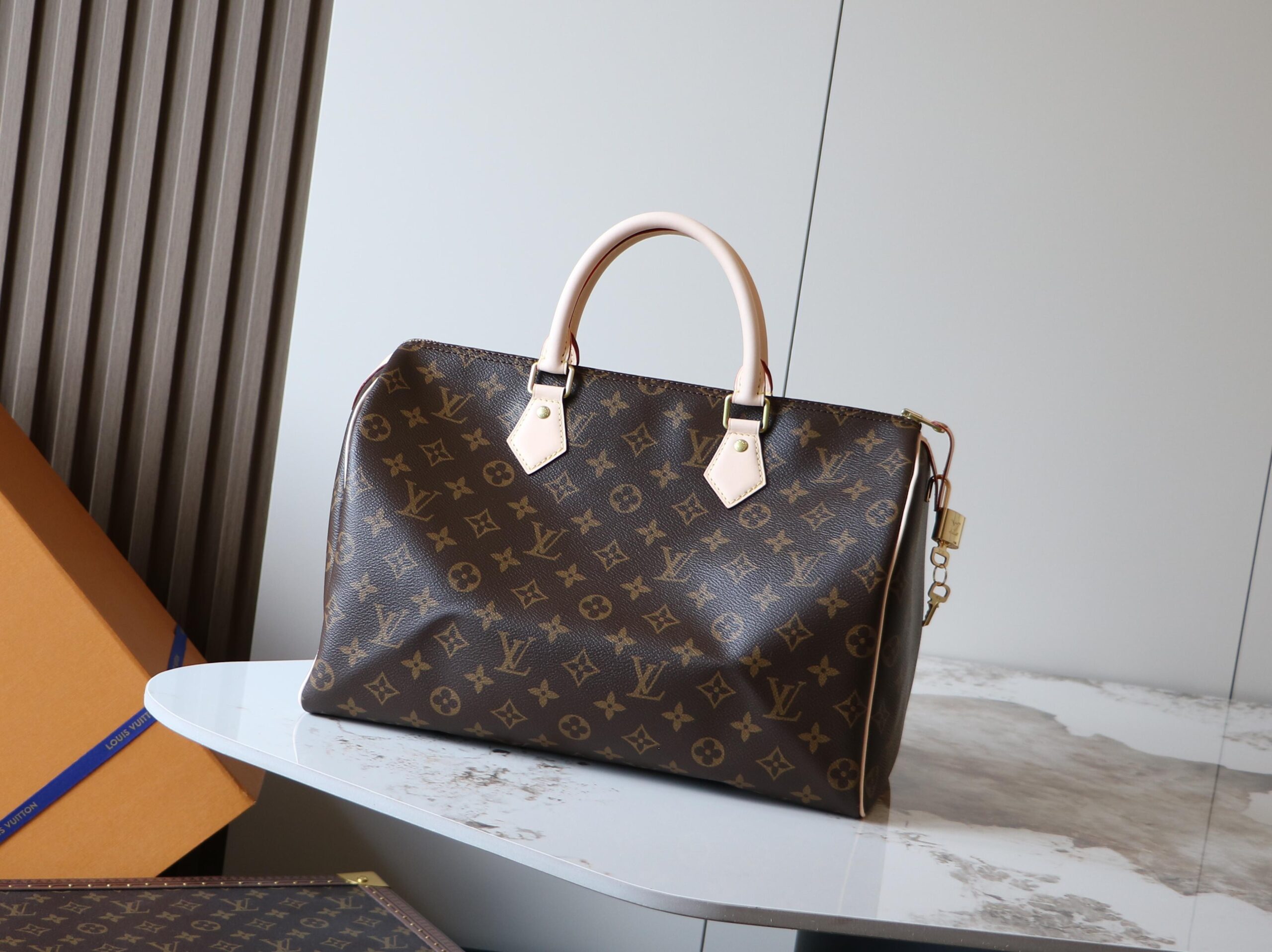 Louis Vuitton Speedy Handbag M41107 with Damier Canvas and Brass Hardware