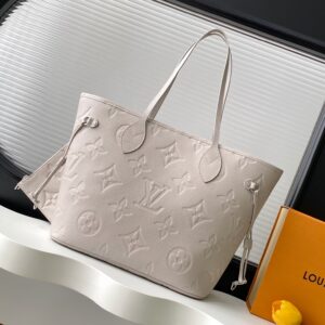 Louis Vuitton Neverfull Medium Tote Bag