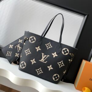Louis Vuitton Neverfull MM Tote Bag with Removable Zipper Pouch