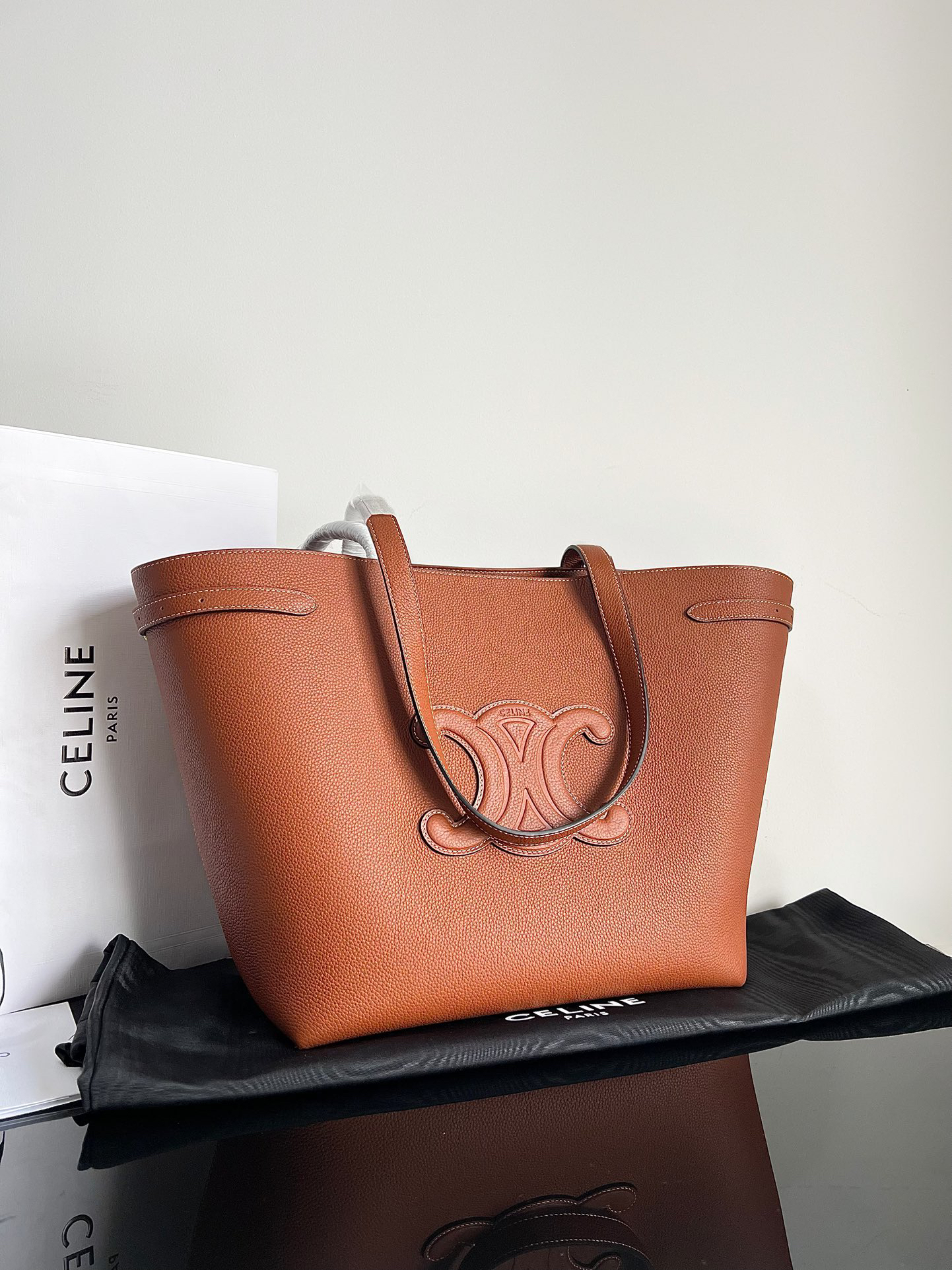 Celine CUIR Series CABAS Anaïs Grained Calfskin Tote Bag