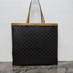 Flat Shoer Large Logo Print Handbag